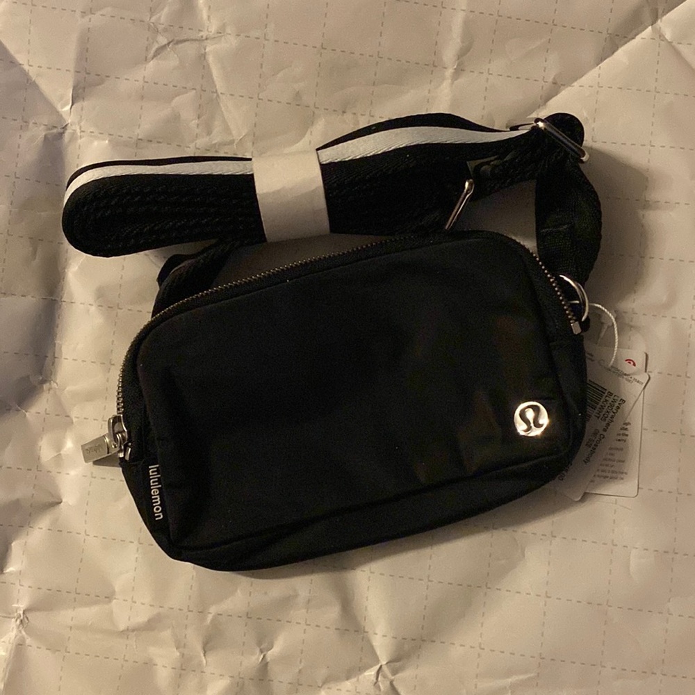Lululemon belt crossbody bag in Black/White